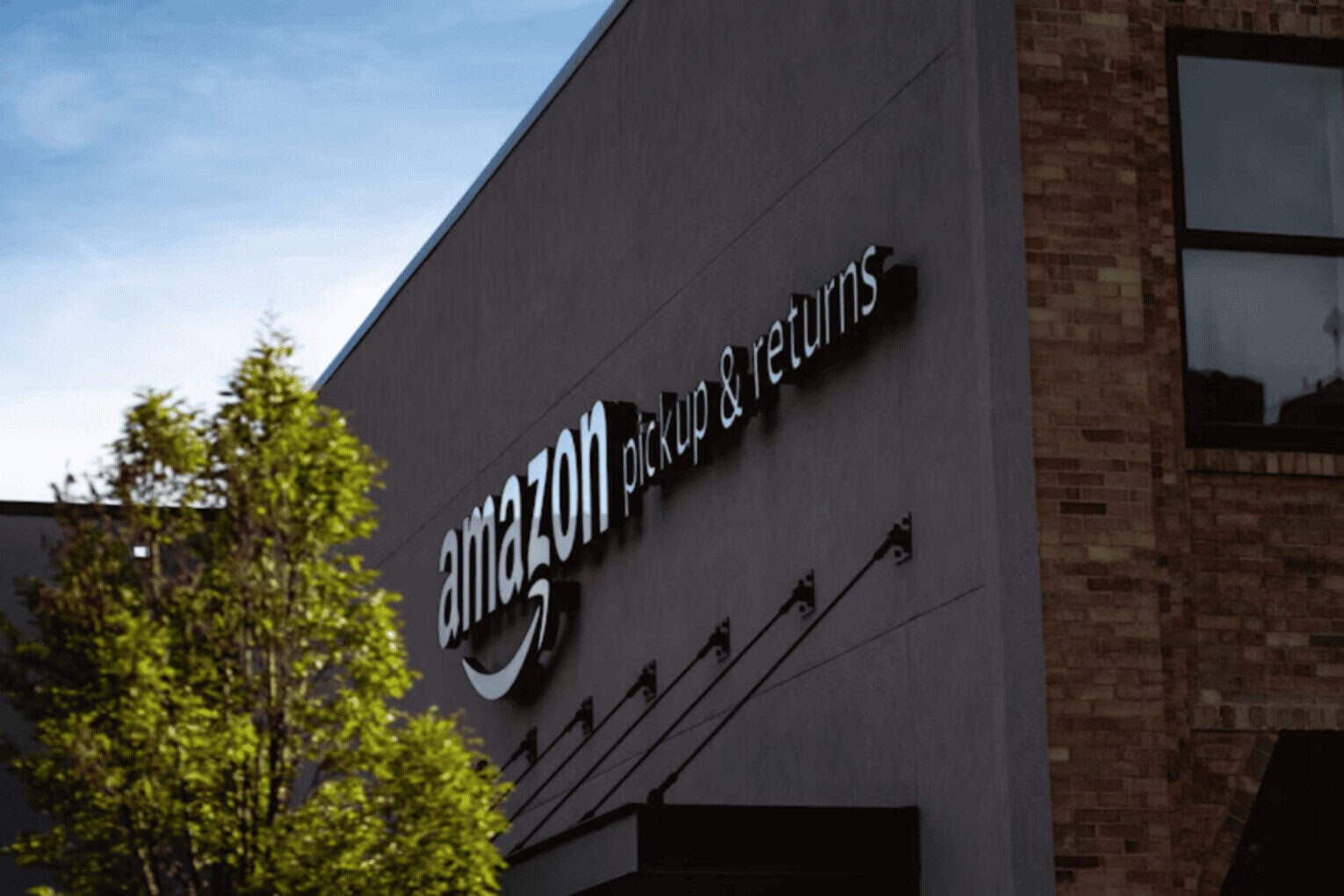 Amazon Expands Same-Day Grocery Delivery to 2,300 Cities by Year-End