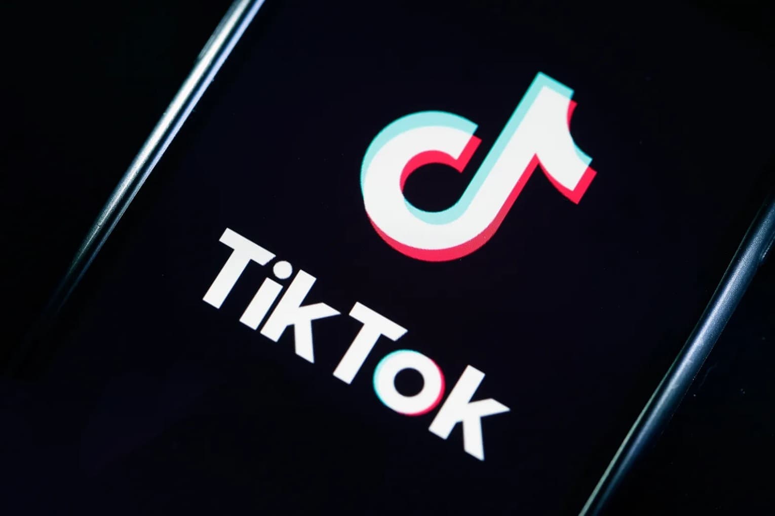 TikTok Signs Deal to Sell U.S. Unit to American and UAE Investors