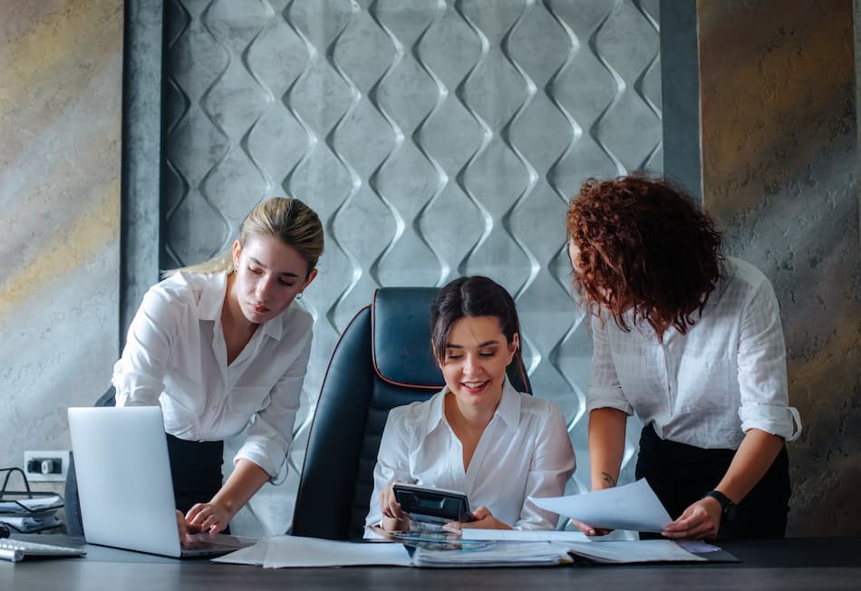 Global e-commerce access for women entrepreneurs supported by postal networks and small business logistics