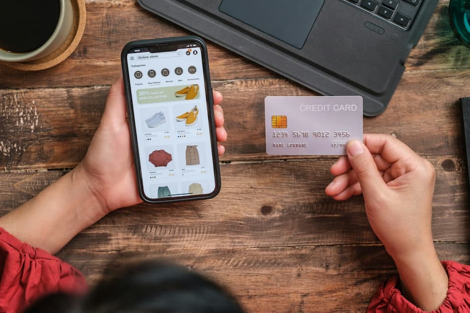 Azerbaijan E-Commerce Dominates as Traditional Payments Fall Behind in 8.2 Billion Market